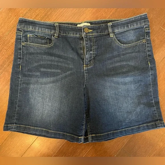 New York & Company Blue Denim Shorts - Picture 1 of 4